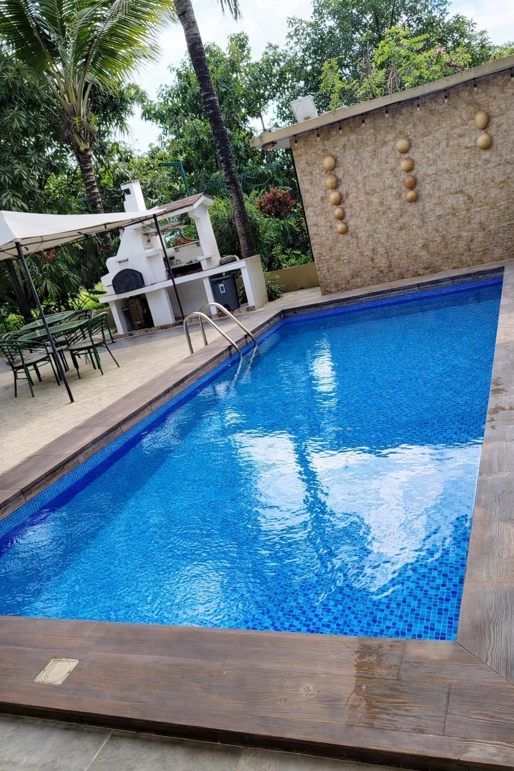 Presentación profesional de piscina por JVAQUA